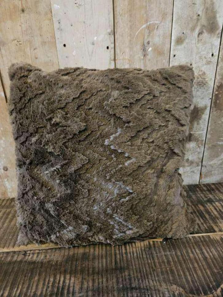 bont kussen ``WOONWINKEL RUSTIEK``, Huis en Inrichting, Woonaccessoires | Kussens, Nieuw, Bruin, Vierkant, Ophalen of Verzenden