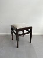 Vintage houten kruk/poef, donker hout, beige boucle, Ophalen, Minder dan 50 cm, Gebruikt, Minder dan 50 cm