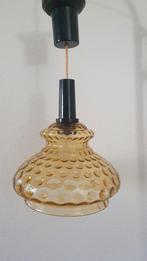 Vintage lamp, hanglamp, amberkleurig glas, jaren 60, Huis en Inrichting, Lampen | Hanglampen, Ophalen, Gebruikt, Glas, Minder dan 50 cm