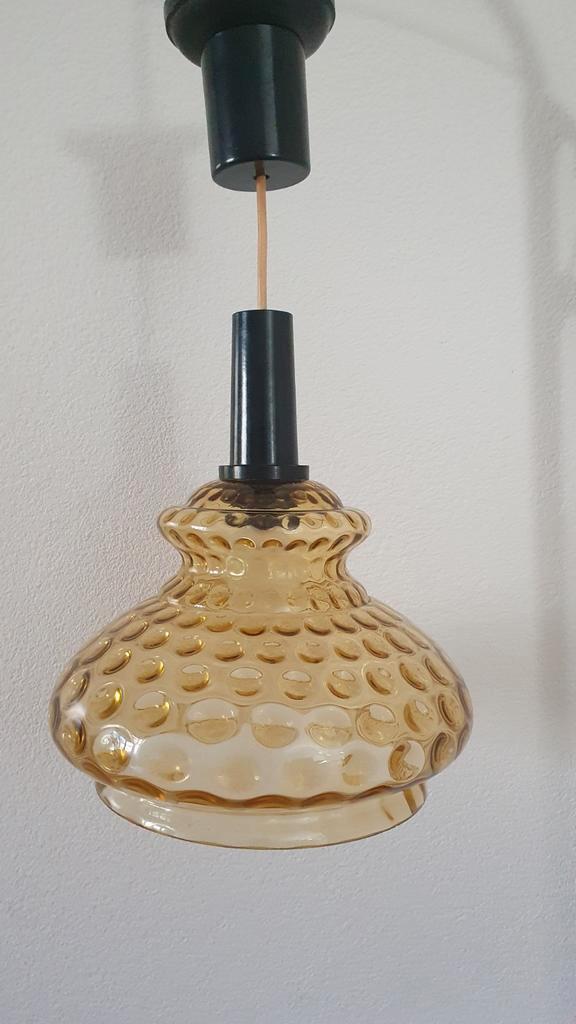 Vintage lamp, hanglamp, amberkleurig glas, jaren 60, Huis en Inrichting, Lampen | Hanglampen, Gebruikt, Minder dan 50 cm, Glas
