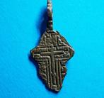 Crucifix - 16e/17 eeuw - Bodemvondst 3, Antiek en Kunst, Ophalen of Verzenden