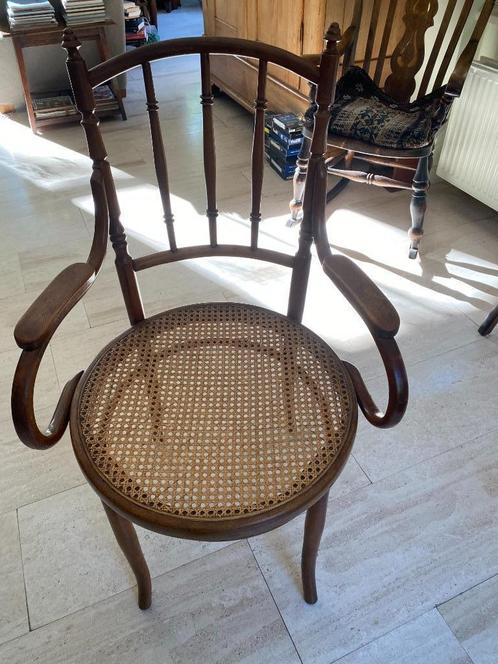 Antieke stoel Thonet gemerkt MUNDUS VIENNA AUTRIA, Antiek en Kunst, Antiek | Meubels | Stoelen en Banken, Ophalen
