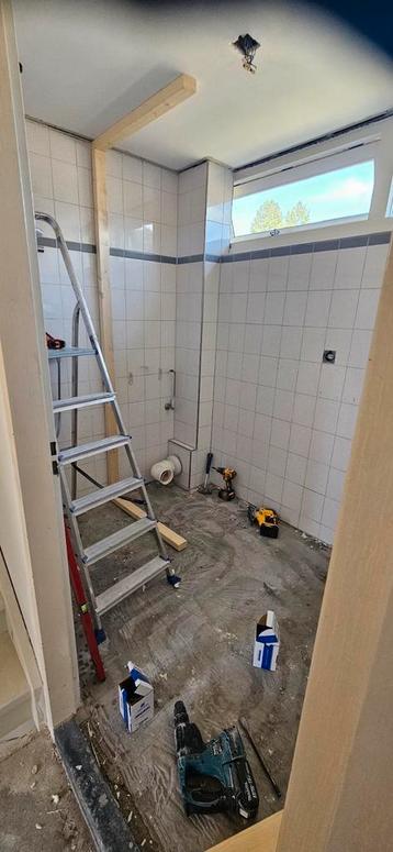Betoncire badkamer wanden  beschikbaar voor biedingen