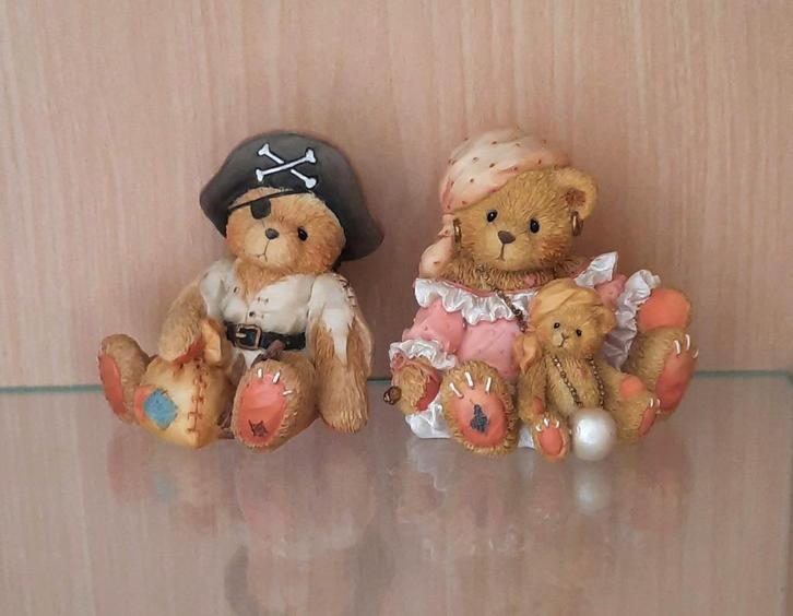 2 CHERISHED TEDDIES PIRAAT en WAARZEGSTER ZIGEUNERIN CARRIE, Verzamelen, Beren en Cherished Teddies, Nieuw, Beeldje, Cherished Teddies