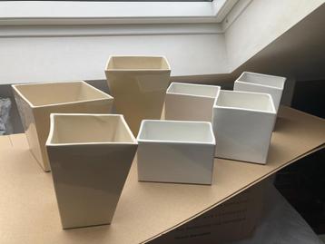 7 geglazuurd aardewerk bloempotten beschikbaar voor biedingen