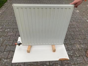 Radiator/ verwarming 75x75x6 beschikbaar voor biedingen