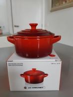 Le Creuset Cocotte Cerise Nieuw, Huis en Inrichting, Keuken | Potten en Pannen, Ophalen of Verzenden, Nieuw, Overige materialen