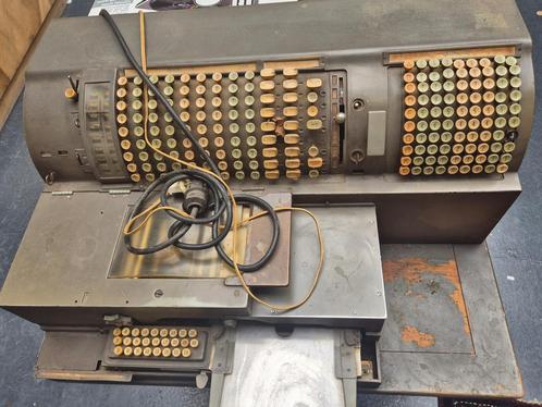 Antieke boekhoud- / Tabuleermachine National (NCR) ‘40-‘50, Antiek en Kunst, Antiek | Kantoor en Zakelijk, Ophalen