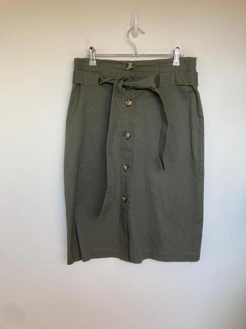 Iris & Ink donkergroene doorknooprok met  ceintuur maat S, Kleding | Dames, Rokken, Zo goed als nieuw, Groen, Boven de knie, Ophalen of Verzenden