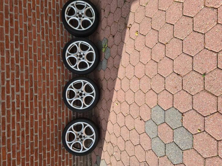 alfa romeo 8 c 18inch velgen, Auto-onderdelen, Banden en Velgen, Velg(en), Winterbanden, 18 inch, 225 mm, Personenwagen, Gebruikt