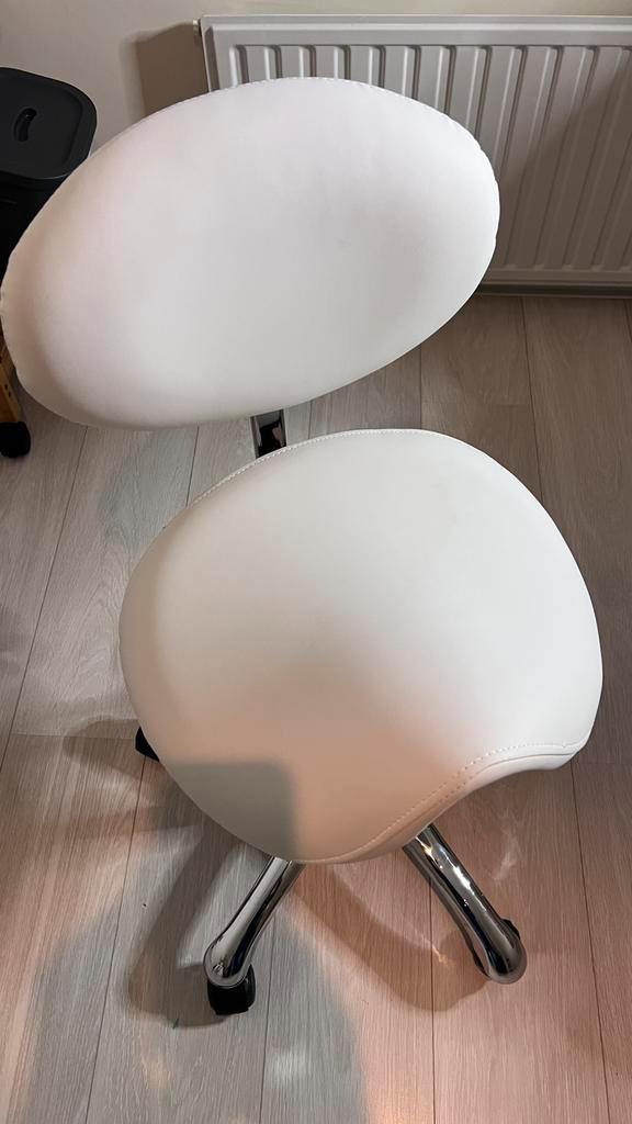 Zeer mooie ergonomische zadelstoel, Huis en Inrichting, Bureaustoelen, Zo goed als nieuw, Wit, Ophalen
