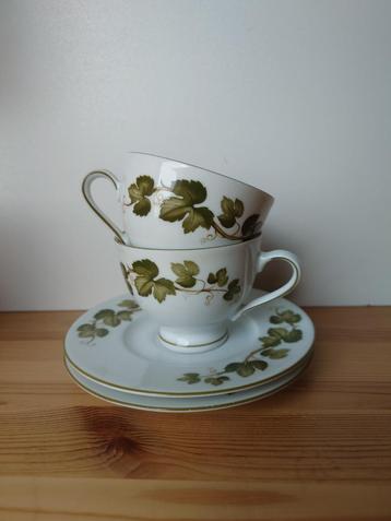 vintage 2 kop en schotel met bladmotief winterling  beschikbaar voor biedingen