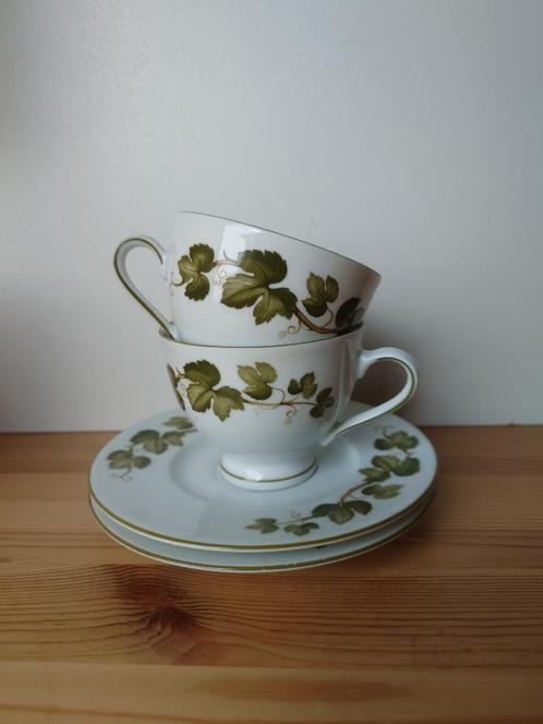vintage 2 kop en schotel met bladmotief winterling, Verzamelen, Porselein, Kristal en Bestek, Zo goed als nieuw, Kop en/of schotel