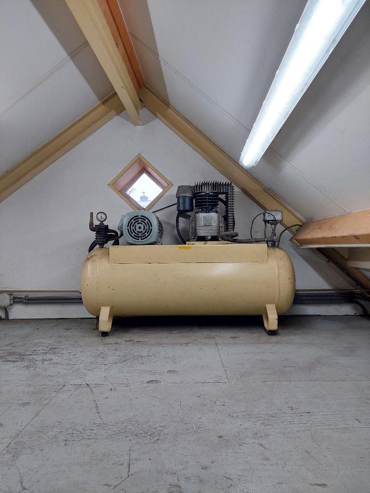 Compressor, Doe-het-zelf en Verbouw, Compressors, Gebruikt, 6 tot 10 bar, 100 liter of meer, 200 tot 400 liter/min, Ophalen