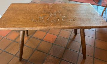 Eikenhouten kindertafel beschikbaar voor biedingen