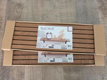 Twee wandplanken 50 cm beschikbaar voor biedingen