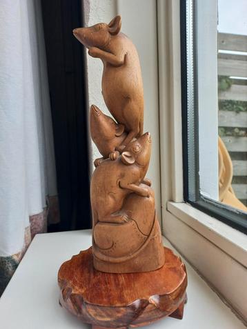 Balinees beeld. Gesigneerd  beschikbaar voor biedingen