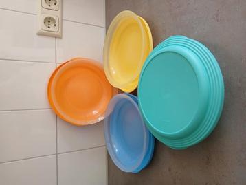 Set Tupperware borden/schalen met deksel  beschikbaar voor biedingen