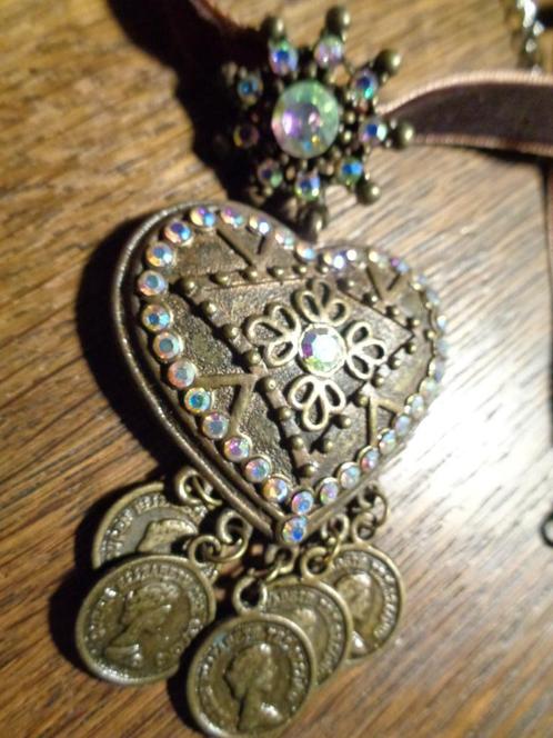 brons hart met aurora kristal aan bruine fluwele band, Sieraden, Tassen en Uiterlijk, Kettingen, Nieuw, Overige materialen, Met hanger