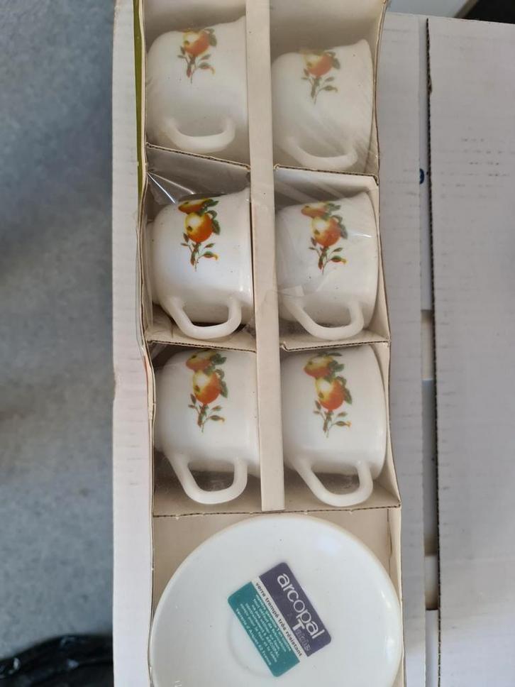 Vintage Arcopal Theekopjes - Nieuw in Verpakking, Huis en Inrichting, Keuken | Servies, Nieuw, Kop(pen) en/of Schotel(s), Overige stijlen