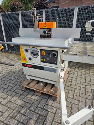 Freesmachine SCM Schuininstelbaar en pennentafel  beschikbaar voor biedingen
