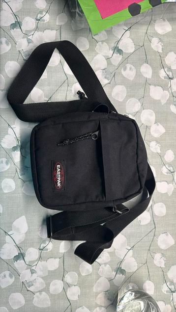 Eastpak schoudertas reistas beschikbaar voor biedingen