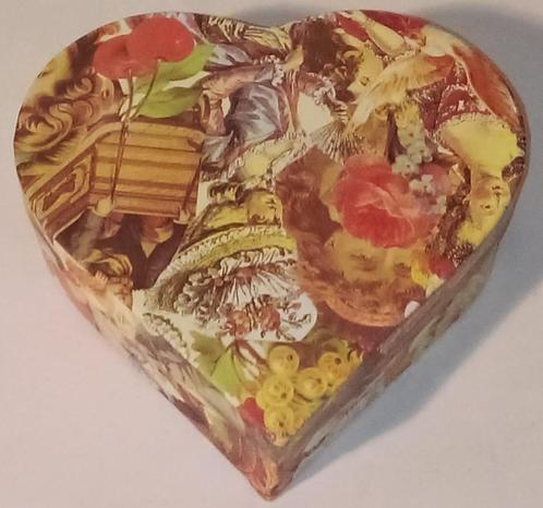 Oorbellen In hartendoosje, Sieraden, Tassen en Uiterlijk, Oorbellen, Gebruikt, Knopjes of Stekers, Overige materialen, Overige kleuren