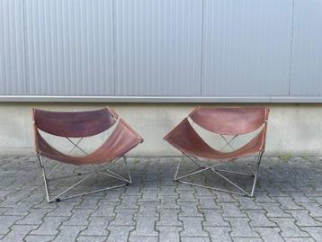 Artifort F675 Butterfly Lounge Chairs | Restauratie objecten beschikbaar voor biedingen