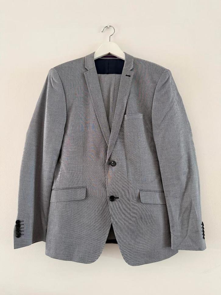 WE Heren kostuum slimfit grijs/zilver met parelmoer maat 48, Kleding | Heren, Kostuums en Colberts, Zo goed als nieuw, Maat 48/50 (M)