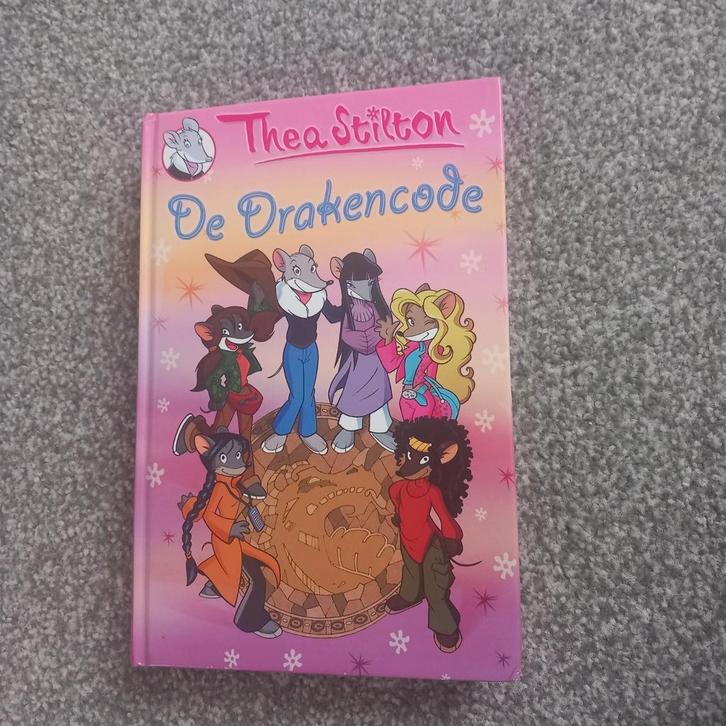 Thea Stilton - De Drakencode, Boeken, Kinderboeken | Jeugd | onder 10 jaar, Zo goed als nieuw, Fictie algemeen, Ophalen