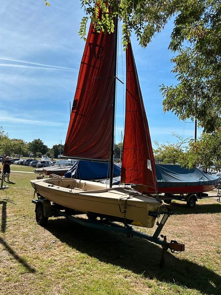 Zeilboot met trailer en motor, Watersport en Boten, Zeilen en Zeiltoebehoren, Gebruikt, Overige typen, Minder dan 15 m², Ophalen