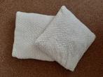 2 witte harige kussen  3 rib kussens - 40 cm x 40 cm, Huis en Inrichting, Woonaccessoires | Kussens, Ophalen, Zo goed als nieuw