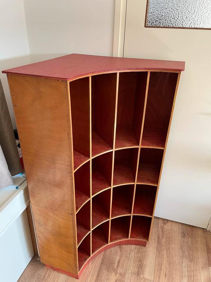 Vintage Etalagekast met Gebogen Vormgeving en Veel Vakken. U, Antiek en Kunst, Antiek | Meubels | Kasten, Ophalen