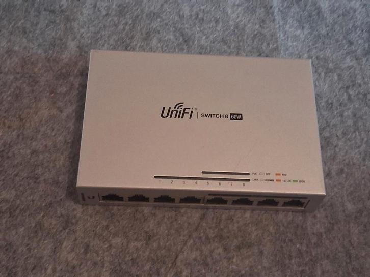 Unifi Switch 8 Poort 60W -, Computers en Software, Netwerk switches, Zo goed als nieuw, Verzenden