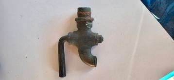 antieke  messing  kraan beschikbaar voor biedingen