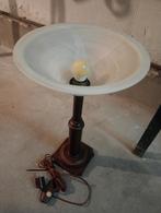 Antieke tafel lamp. Op hoge voet.
Zware lamp.
De Lijster., Antiek en Kunst, Antiek | Lampen, Ophalen of Verzenden