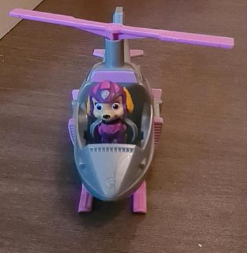 Sky met vliegtuig beschikbaar voor biedingen