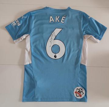 Gesigneerd Manchester City shirt – Nathan Aké beschikbaar voor biedingen