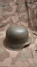 WO2 Duitse M42 helm met camo resten, Ophalen of Verzenden, Landmacht, Duitsland, Helm of Baret