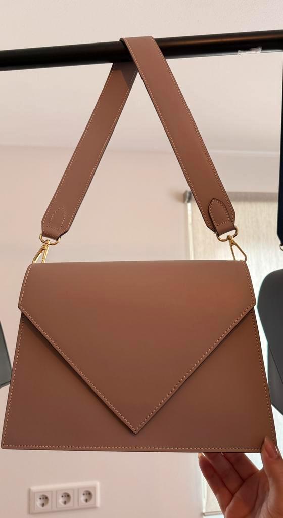 Nude tas echt leer, Sieraden, Tassen en Uiterlijk, Tassen | Damestassen, Nieuw, Schoudertasje, Beige, Ophalen of Verzenden