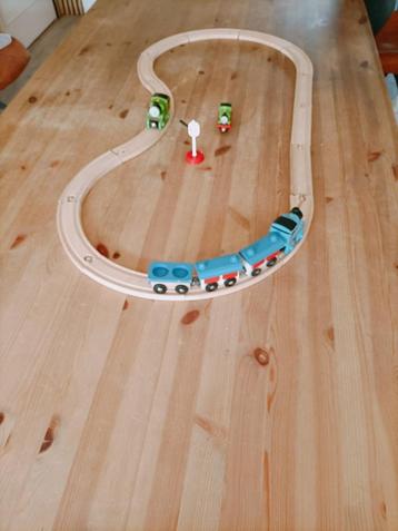 houten treinbaantje beschikbaar voor biedingen