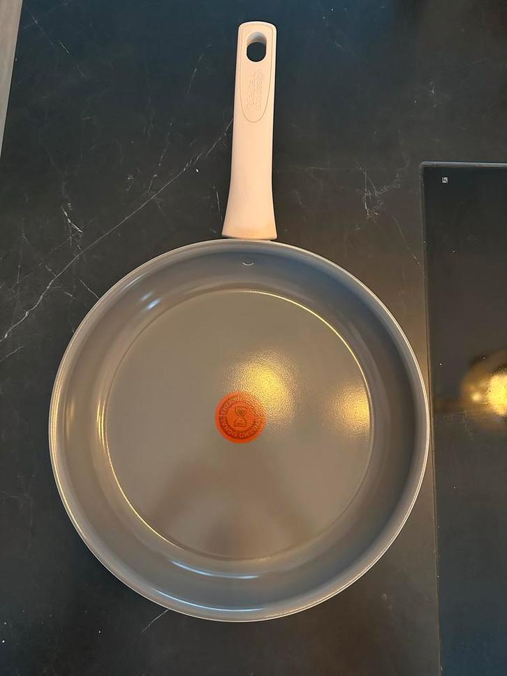 Tefal Koekenpan 28cm PFAS-vrij - Nieuw!, Huis en Inrichting, Keuken | Potten en Pannen, Nieuw, Koekenpan of Braadpan, Aluminium