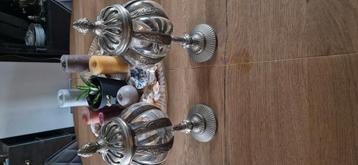 2 Prachtige zilverkleurige sierpotten. beschikbaar voor biedingen