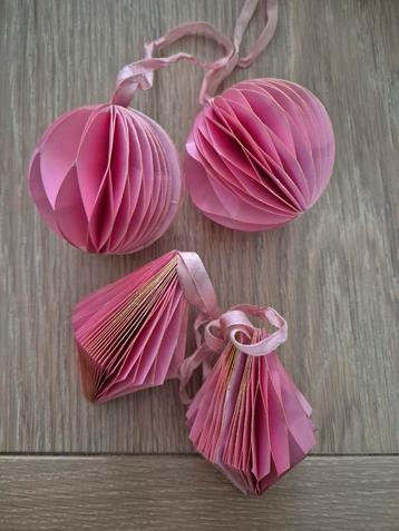 4 papieren honeycomb hangers kerst roze beschikbaar voor biedingen