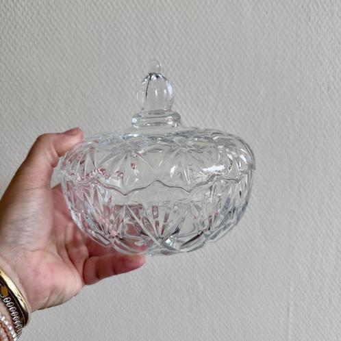Kristallen bonbonschaal bonnetaire nieuwstaat, Verzamelen, Porselein, Kristal en Bestek, Zo goed als nieuw, Kop en/of schotel