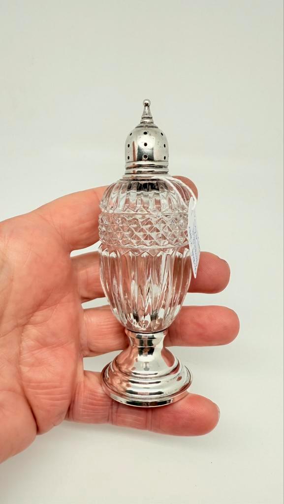 Antiek glazen strooier uit Amerika met zilveren dop en voet., Antiek en Kunst, Antiek | Goud en Zilver, Zilver, Ophalen of Verzenden