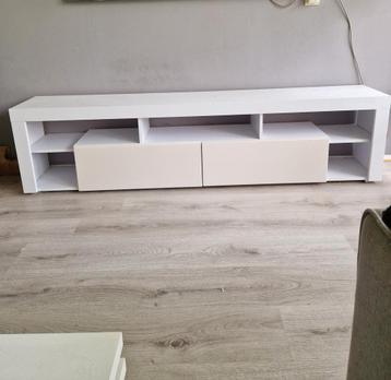 Tv kast  beschikbaar voor biedingen
