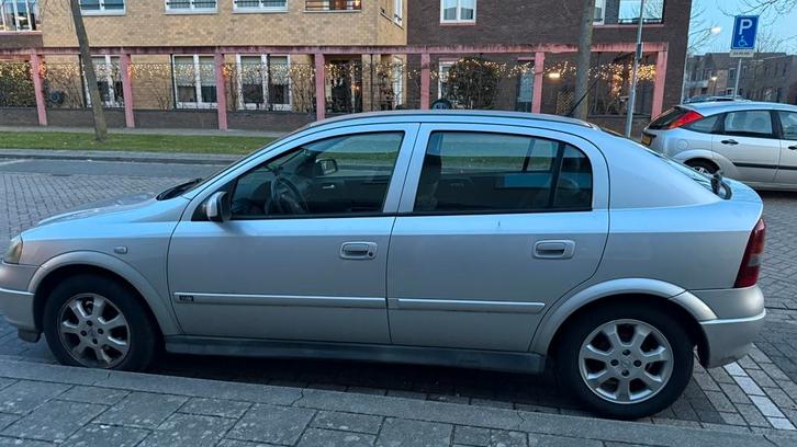 Opel Astra 1.6 5D 2004 Grijs, Auto's, Opel, Particulier, Astra, ABS, Airbags, Airconditioning, Alarm, Bluetooth, Boordcomputer