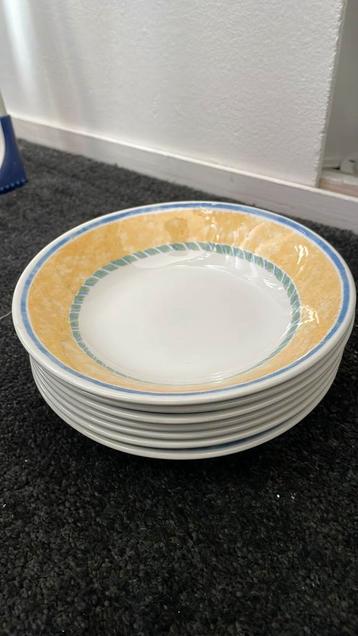 Servies  beschikbaar voor biedingen