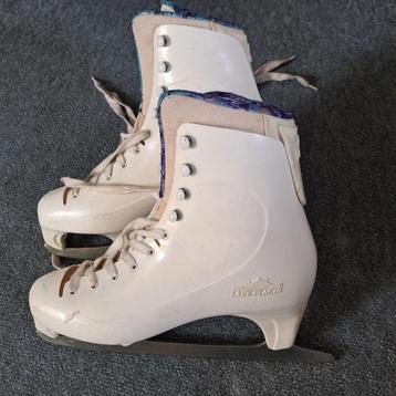 Schaatsen, kunstschaatsen. Merk Lake Placid beschikbaar voor biedingen